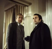 L-R: Stephan Derrick (Horst Tappert), Rudolf Manger (Wolfgang Kieling) L-R: Stephan Derrick (Horst Tappert), Rudolf Manger (Wolfgang Kieling)