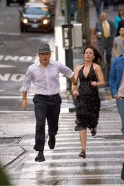 Auf der Flucht vor den Agenten des "Adjustment Bureaus": Elise (Emiliy Blunt, r.) und David Norris (Matt Damon ,l.) ...