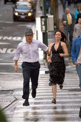 Auf der Flucht vor den Agenten des "Adjustment Bureaus": Elise (Emiliy Blunt, r.) und David Norris (Matt Damon ,l.) ...