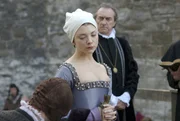 Nimmt ihr Schicksal w&uuml;rdig an: Anne Boleyn (Natalie Dormer, M.) ...