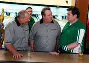 L-R: Jay (Ed O'Neill), Cameron (Eric Stonestreet), Martin (Oliver Platt) L-R: Jay (Ed O'Neill), Cameron (Eric Stonestreet), Martin (Oliver Platt)