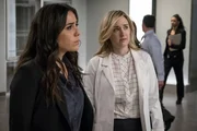 L-R: Tasha Zapata (Audrey Esparza) und Patterson (Ashley Johnson)
