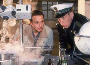 Semir (Erdogan Atalay, li.) und Bonrath (Gottfried Vollmer) haben mit dem SEK das Drogenlabor ausgehoben.