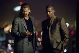 Wird die Tarnung der beiden Undercover-Cops "Sonny" Crockett (Colin Farrell, l.) und Ricardo Tubbs (Jamie Foxx, r.) auffliegen?
