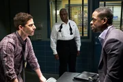 (v.l.n.r.) Jake Peralta (Andy Samberg); Captain Ray Holt (Andr&eacute; Braugher); Philip Davidson (Sterling K. Brown)
