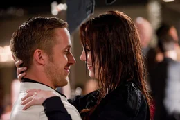 Hat die Liebe zwischen dem eigentlichen Womanizer Jacob (Ryan Gosling, l.) und der lieben Hannah (Emma Stone, r.) eine Chance?