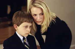Noch ahnt Rachel (Naomi Watts, r.) nicht, dass sie schon bald ihr eigenes sowie das Leben ihres Sohnes Aidan (David Dorfman, l.) retten muss. Es bleiben ihr nur sieben Tage, um das Geheimnis des Rings zu l&uuml;ften ...