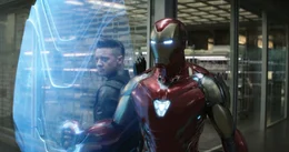 Hawkeye (Jeremy Renner, l.); Iron Man (Robert Downey jr., r.)