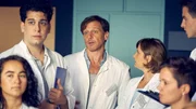 Stefan (Hendrik Duryn, Mi.) hat sich unter die jungen Assistenz&auml;rzte (David Daria und Kristina Peters) gemischt.