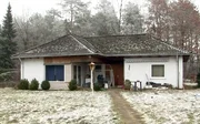 Diese Haus aus den 60er Jahren hat Martin ungesehen für seine beiden Töchter ersteigert... Diese Haus aus den 60er Jahren hat Martin ungesehen für seine beiden Töchter ersteigert...