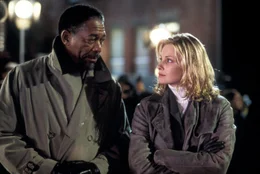 Als Verst&auml;rkung will Cross (Morgan Freeman, l.) die Agentin Jezzie Flannigan (Monica Potter, r.) an seiner Seite haben, obwohl die junge Frau f&uuml;r die Sicherheit der Sch&uuml;ler verantwortlich war. Gemeinsam r&uuml;cken sie nun dem genialen Gangster auf die Pelle ...