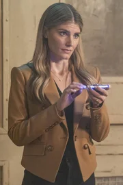 Addison Augustine (Caitlin Bassett)