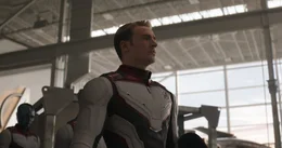 Steve Rogers / Captain America (Chris Evans).