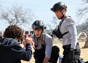 T.K. Strand (Ronen Rubinstein, MItte); Owen Strand (Rob Lowe, r.)