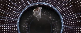 Macht sich auf den Weg in das streng bewachte Regierungsviertel, um den Regierungschef zu ermorden: Aeon Flux (Charlize Theron) ...