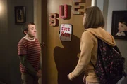Brick (Atticus Shaffer, l.); Sue (Eden Sher, r.)