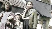 Polen, Sommer 1941 - j&uuml;dische Kinder in einem Ghetto. Das Tragen des gelben Sterns ist f&uuml;r Juden in allen von den Nazis kontrollierten Gebieten Pflicht.