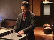 Ein Fall von Kindesentf&uuml;hrung besch&auml;ftigt Sherlock Holmes (Jonny Lee Miller) ...
