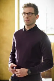 Eric Beale (Barrett Foa)