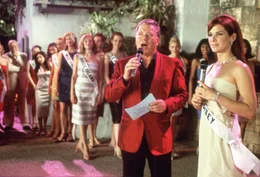 L-R: Stan Fields (William Shatner) und Gracie Hart (Sandra Bullock)