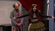 L-R: Erwin Sikowitz (Eric Lange), Tori Vega (Victoria Justice) L-R: Erwin Sikowitz (Eric Lange), Tori Vega (Victoria Justice)