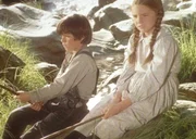 Jonah (Shane Sinutko, l.) und Laura (Melissa Gilbert, r.) haben kein Gl&uuml;ck beim Angeln.