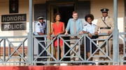 Das Team bestehend aus JP Hooper (Tobi Bakare, l.), DI Jack Mooney (Ardal O'Hanlon, 3.v.l.), Ruby Patterson (Shyko Amos, 2.v.r.) und Commissioner Selwyn Patterson (Don Warrington, r.) ist mit der neuen Ermittlerin Madeline Dumas (Aude Legastelois, 2.v.l.) wieder vollst&auml;ndig.