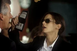 Von Kindesbeinen an setzt Gracie Hart (Sandra Bullock, r.) lieber auf schlagkr&auml;ftige Argumente als auf weibliche Reize. Eine Politik, die sie auch als FBI-Agentin strikt verfolgt. Bis sie eines Tages gezwungen wird, undercover zu arbeiten ...