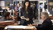 Frankie Rizzoli Jr. (Jordan Bridges, l.) und Detective Korsak (Bruce McGill) suchen nach einem Hinweis, der die Unschuld eines alten Bekannten beweist. Jane Rizzoli (Angie Harmon) findet einen Anhaltspunkt, der sie zum wahren T&auml;ter f&uuml;hren k&ouml;nnte.