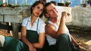 Katrin (Tanya Neufeldt) und Fl&uuml;chtling Richard (Martin Semmelrogge) kommen sich bei einem gemeinsamen Joint n&auml;her.