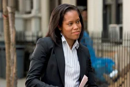 Sam Fuller (Regina King) ist die neue Partnerin von Gracie Hart, die in alle m&ouml;glichen TV Shows geladen wird, um die Symbolfigur des FBI zu spielen.