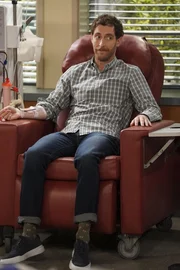 Drew Dunbar (Thomas Middleditch)