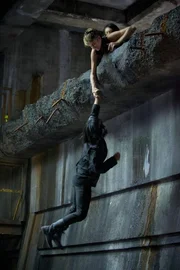 Tris (Shailene Woodley, oben)
