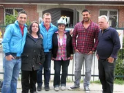 v.li.n.re.: Tr&ouml;delexperte Mauro Corradino, Sandra, Tr&ouml;delexperte Otto Schulte, Gisela, Tr&ouml;delexperte S&uuml;kr&uuml; Pehlivan und Erich