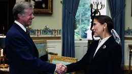 Die Ernennung zur Richterin am Bundesberufungsgericht f&uuml;r den District of Columbia im Jahr 1980 - US-Pr&auml;sident Jimmy Carter und Richterin Ruth Bader Ginsburg.