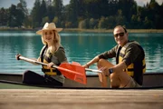 Silvia Schneider und Paco Wrolich beim Kanufahren am Faaker See.