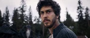 Eric (Nat Wolff) kehrt zu einem von ihm vor wenigen Jahren niedergebrannten Hofgrundst&uuml;ck zur&uuml;ck, da er und seine Reisegef&auml;hrt*innen dort die mystischen Ruinen von Asgard und sein damit verbundenes Erbe vermuten.