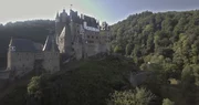Burg Eltz ist heute eine der ber&uuml;hmtesten Burgen Deutschlands und befindet sich noch immer in Familienbesitz.