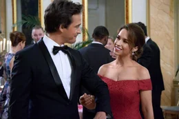 Emma (Lacey Chabert, re.) reist nach ihrer Trennung nach Belgien wo sie den charmanten Chocolatier Luc (Will Kemp, li.) kennenlernt. K&ouml;nnte da mehr draus entstehen?