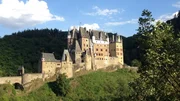 Burg Eltz ist heute eine der ber&uuml;hmtesten Burgen Deutschlands und befindet sich noch immer in Familienbesitz.