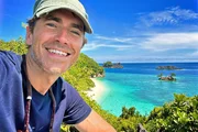 Durch die Wildnis mit Simon Reeve Im Korallendreieck Simon Reeve in den Gew&auml;ssern des Korallendreiecks.