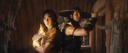L-R: Ludi Lin als Liu Kang, Max Huang als Kung Lao