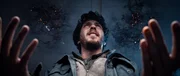 In Polizeigewahrsam zerst&ouml;rt Eric (Nat Wolff) mit seinen &uuml;bernat&uuml;rlichen Kr&auml;ften, ob einer Panikattacke, ungewollt das Polizeirevier.