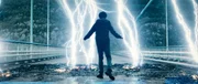 Als der fl&uuml;chtige Eric (Nat Wolff) von den norwegischen Einsatzbeh&ouml;rden auf der Hardangerbr&uuml;cke festgesetzt wird, beschw&ouml;rt er ein schweres Gewitter herauf.