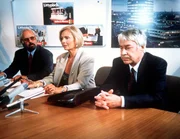 Das Erbe der Guldenburgs "Die schlechte Freundin". Im Bild: Margot Balbeck (Ruth Maria Kubitschek, mi.) gibt eine Erkl&auml;rung zum Bestechungsskandal ab, die nicht ohne Folgen bleibt.