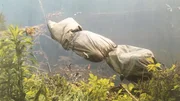 Ein Angler macht auf einem See eine Entdeckung: Handelt es sich um eine verschn&uuml;rte Leiche?