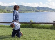 Julie Lavinsky (Mathilde Mery) schw&ouml;rt Rache. Ihre Freundin wurde von Cl&eacute;ment Delattre (Denis Eyriey) und zwei weiteren M&auml;nnern vergewaltigt. Nun kennt sie keine Gnade mehr und m&ouml;chte Cl&eacute;ment erschie&szlig;en.