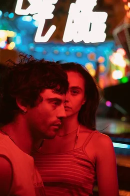 Marie (Laura Balzer) und Erich (Aaron Altaras) verfallen ihrer berauschenden Liebe.