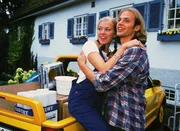 Laura (Cecilia Kunz) und ihre neue Errungenschaft: Bodybuilder und Hobbygärtner Björn (Thorsten Feller) Laura (Cecilia Kunz) und ihre neue Errungenschaft: Bodybuilder und Hobbygärtner Björn (Thorsten Feller)