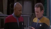 Benjamin 'Ben' Sisko (Avery Brooks, l.) und Miles O'Brien (Miles O'Brien, r.)